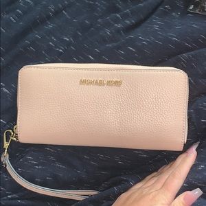 NEW Authentic Micheal Kors wallet